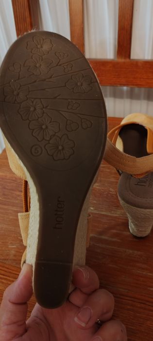Sandale cu platforma măr.38