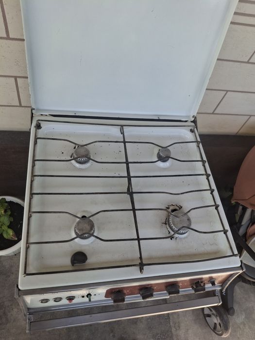 Продам газовую плиту