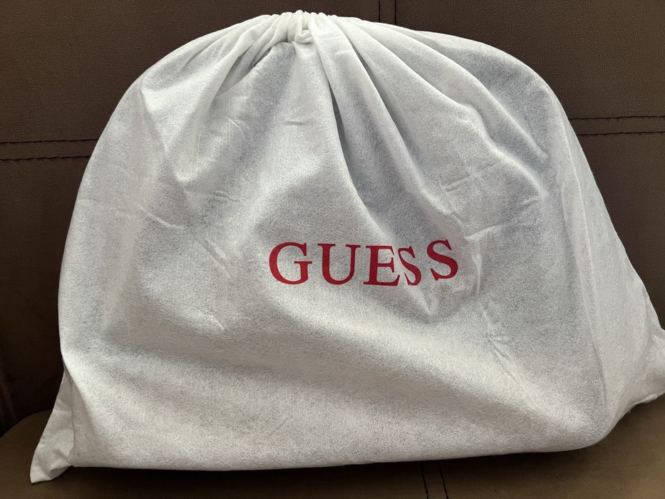 Дамска чанта Guess