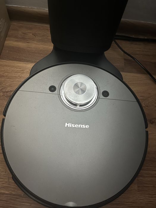 Робот прахосмукачка Hisense c автоматична станция
