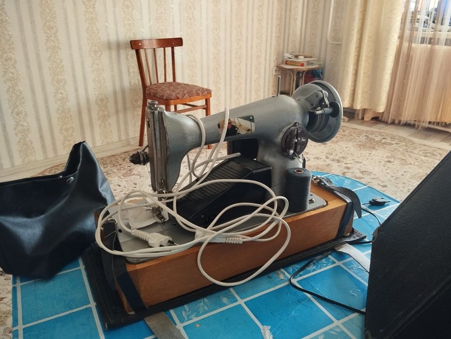 Швейная машина настольная
