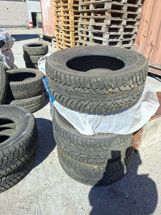 Продам шипованую резину R18