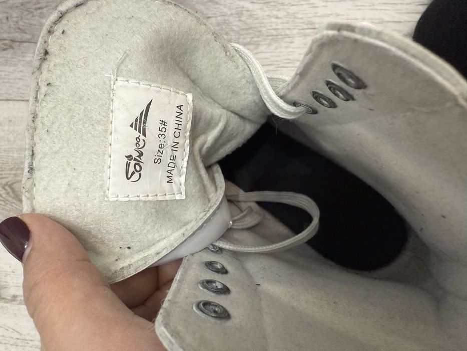 Продам коньки 35р