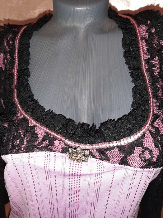 Стилен комплект в черно и пепел от рози