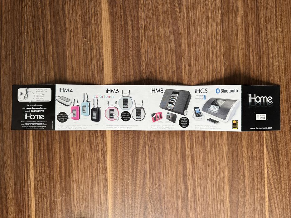 Док-станции iHome для iPhone/iPod с FM-радио и будильником.