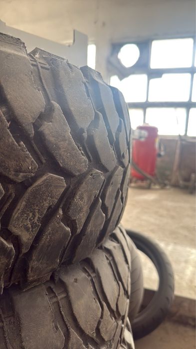 Гуми 31 / 10.5 / 15