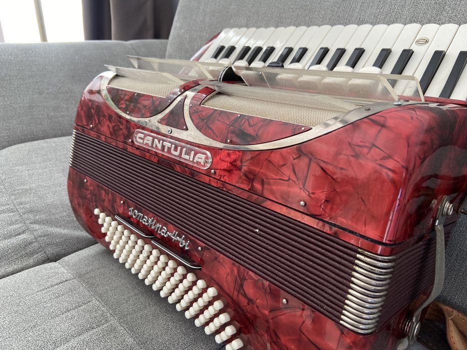 Acordeon Cantulia cu 96 de basi