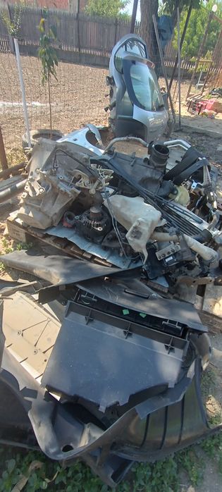 Vând piese Peugeot 307