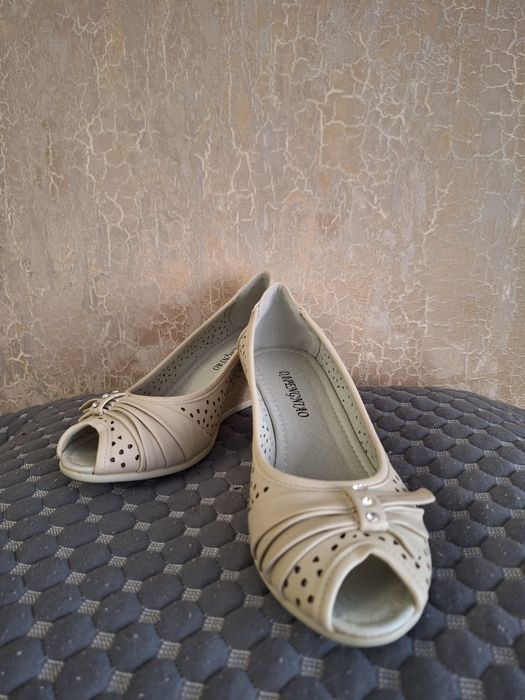 Продам красивые новые туфли