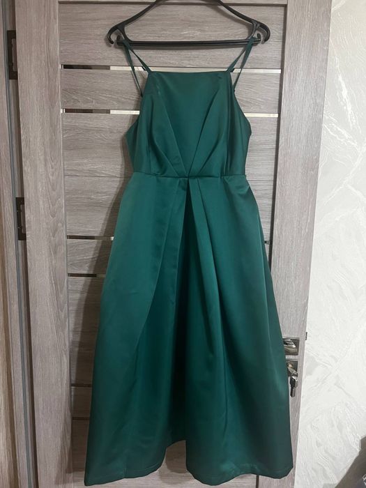 Розовое платье французской длины