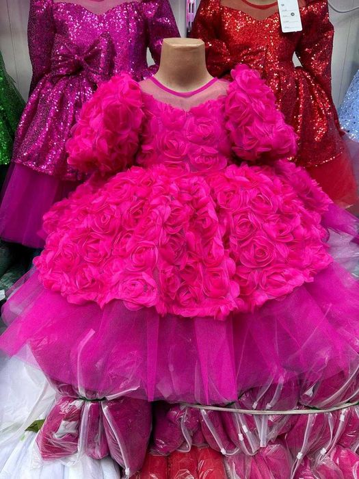 Платье   красное 3-7 лет новые