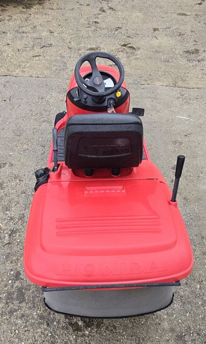 Tractoras gazon iarba Honda 2315