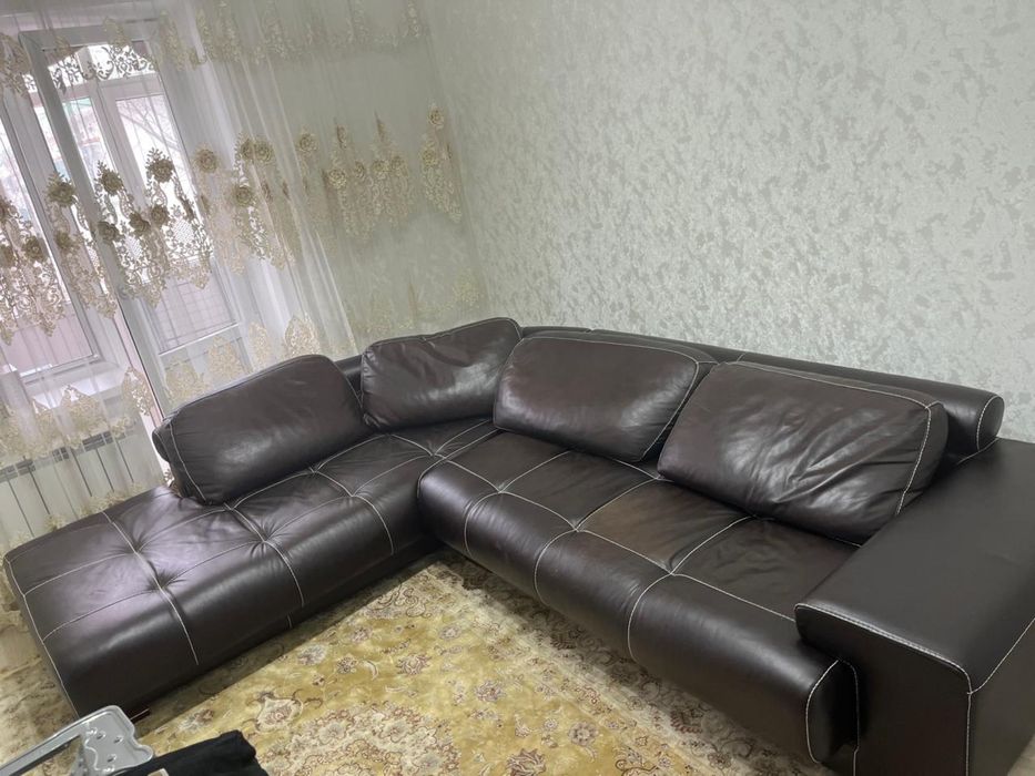 Кожаный угловой диван
