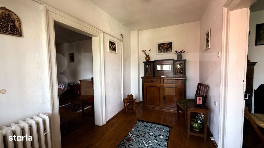 Casa decomandata (P+1E), 220 mp, zona Pietrosita