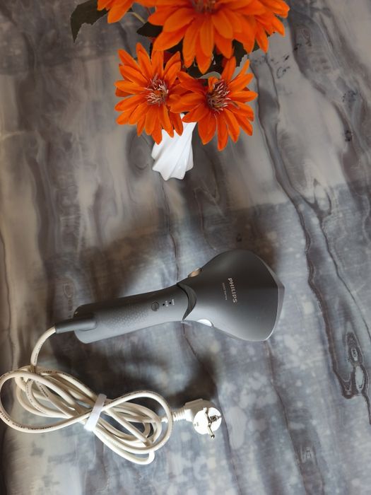 Уред за вертикално гладене на пара Philips