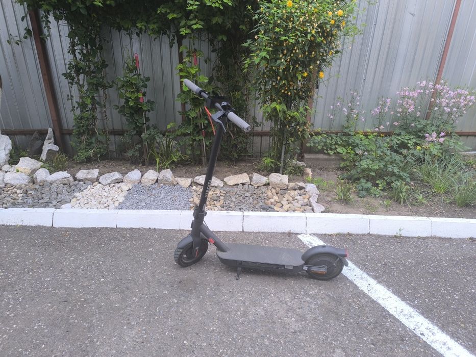 Vând trotineta electrica Xiaomi Mi 4 Pro Gen 2