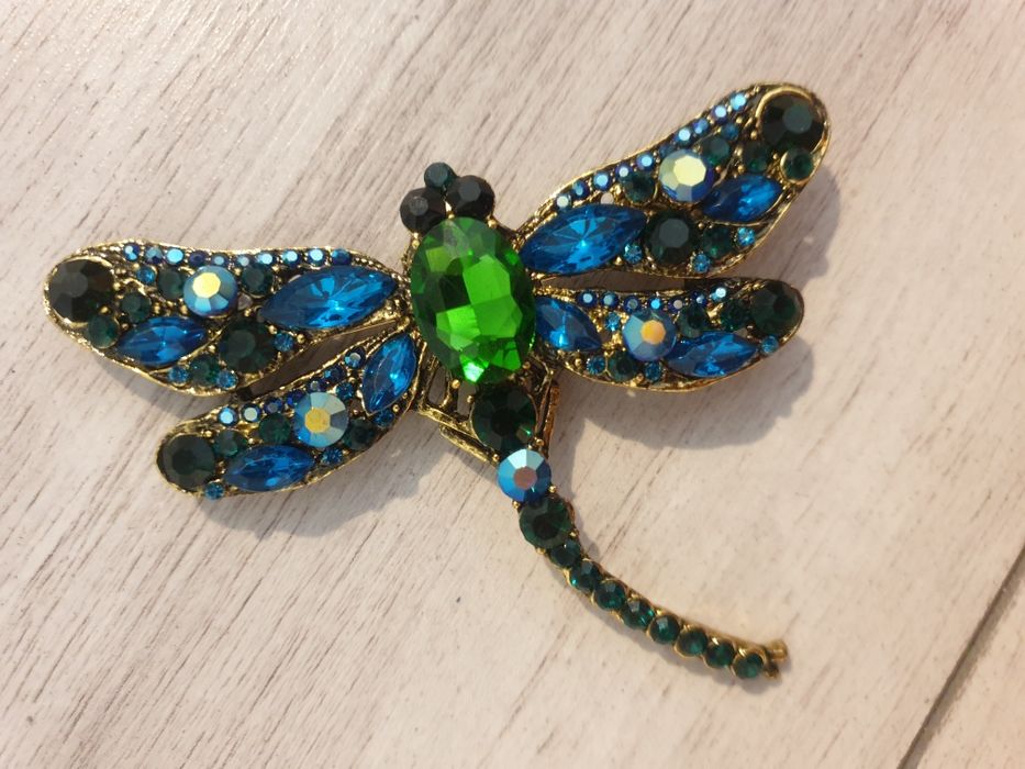 Brose premium paun libelula mari pietre superbe