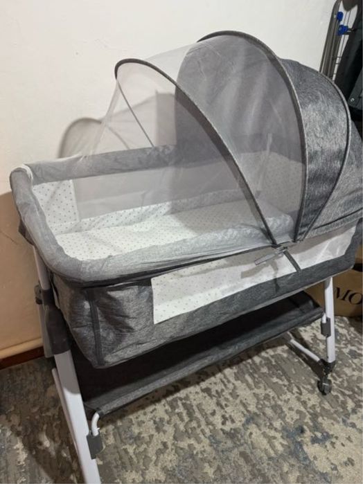 Продам манеж до 1 года