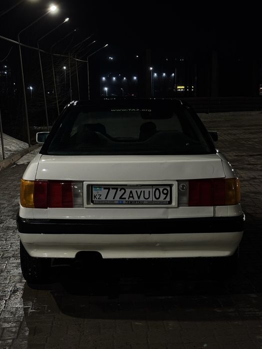 Продам ауди б3 80.