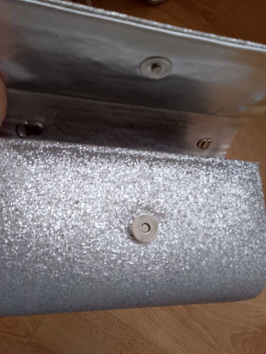 Бална чанта официална, сребрист цвят.