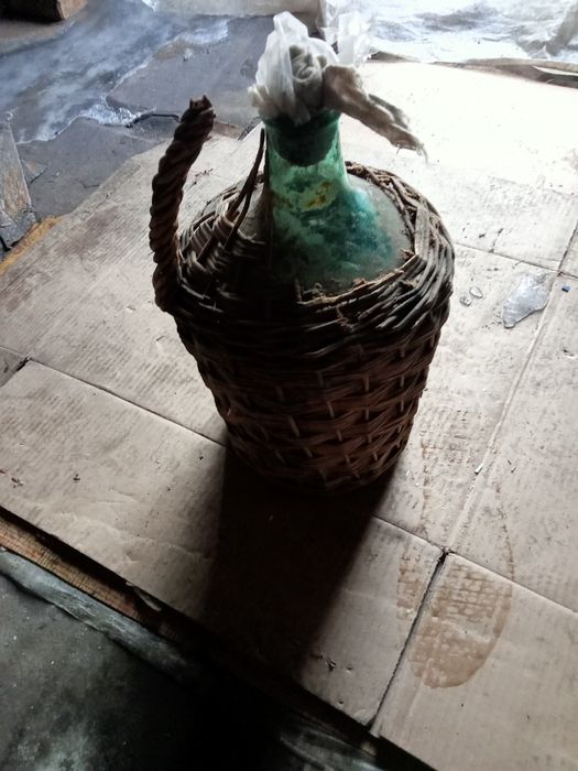 Продаю бутылку вина