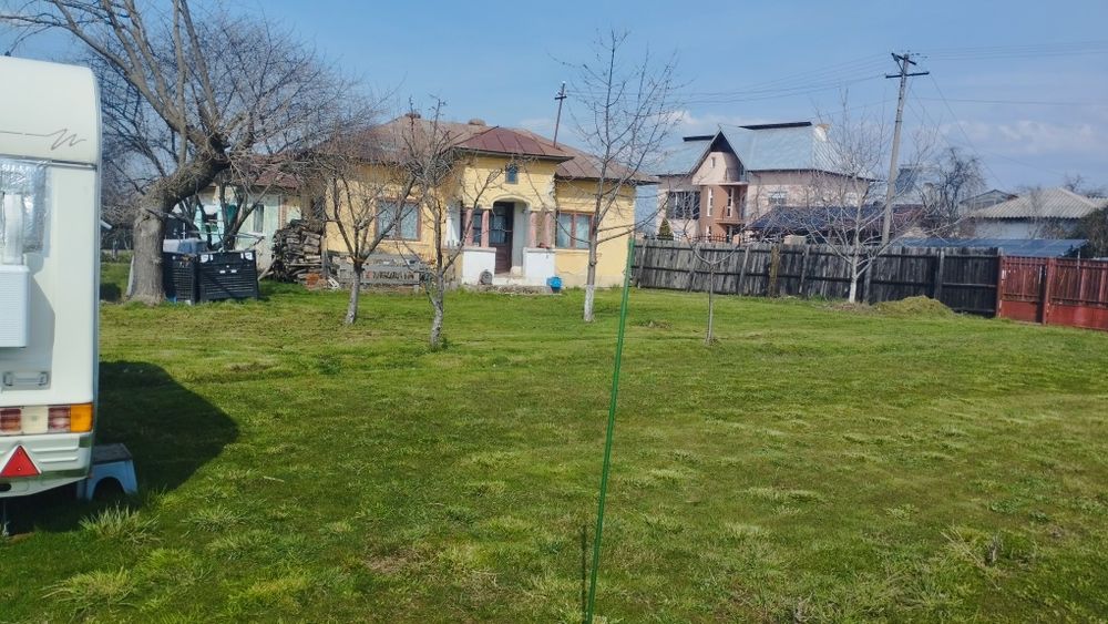 Vând casa bătrânească plus 1425 mp teren,Oarja,Arges