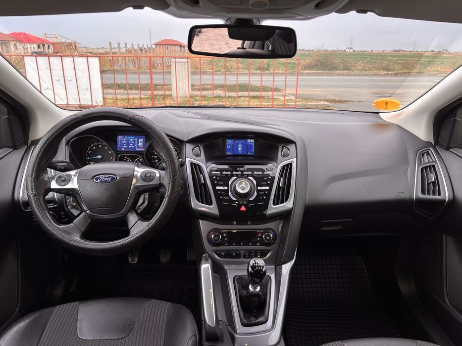 FORD Focus 2012 — imagine 5