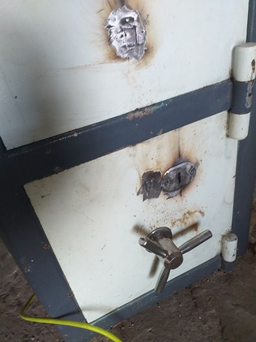 Сейф огнеупорный б/у