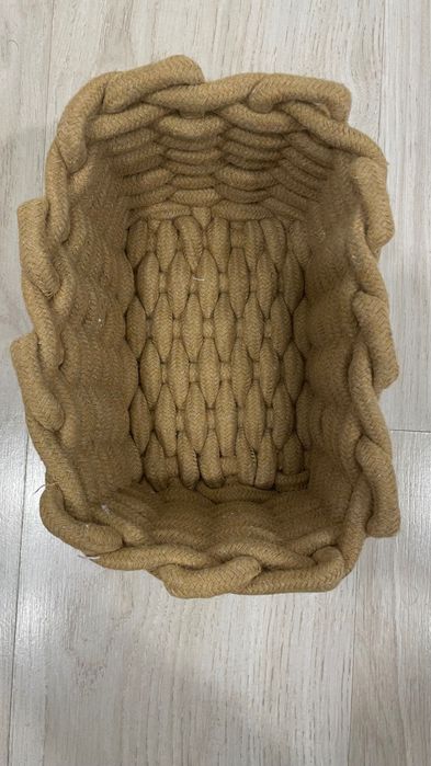 Вязаная корзинка для мелочей