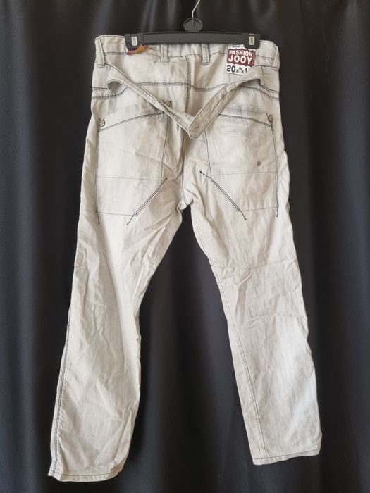 Стилни мъжки дънки с много детайли