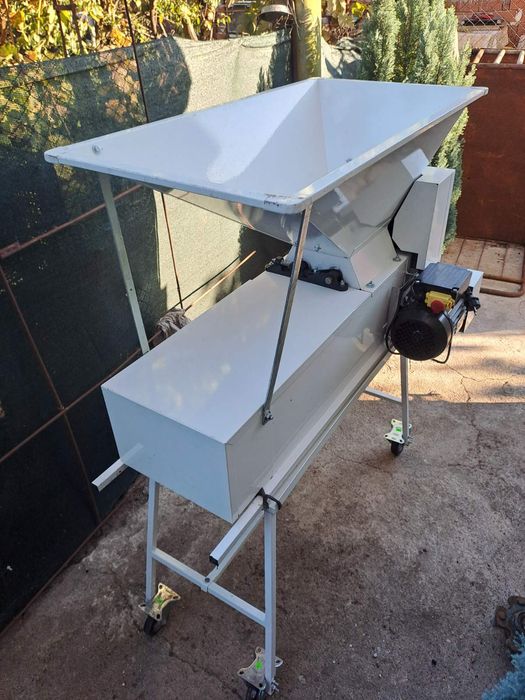 Машина за мелене на грозде