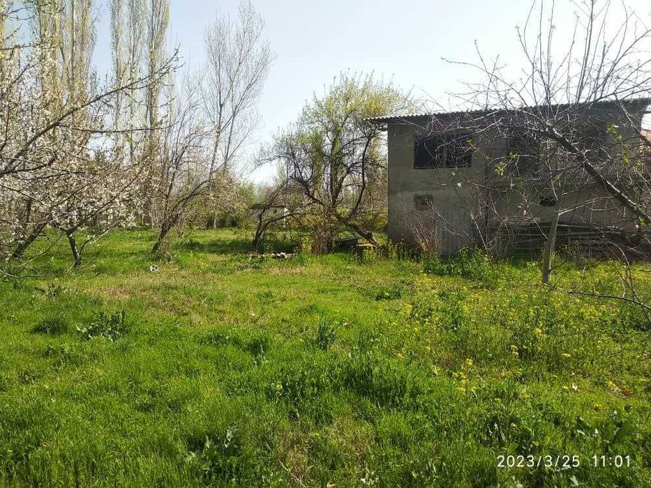 Уй сотилади Янгиаул кишлогида, 7 хона (котта уй ва времянка) 21 соток