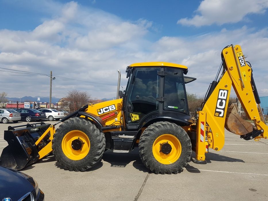 Închiriez Buldoexcavator