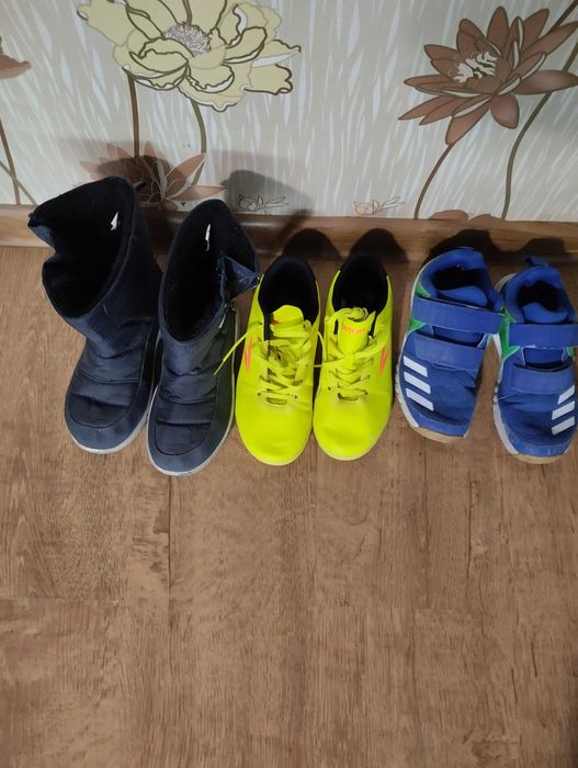 Ботуши и два чифта маратонки 33номер