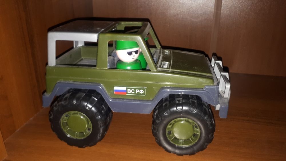 Машинки и игрушки
