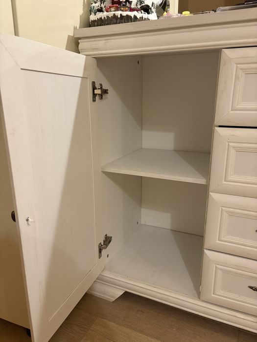 Comoda living VM3, 2 usi, 4 sertare, Alb Antichizat, 128 x 46 x 97 cm