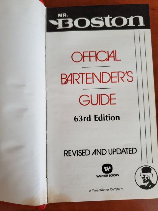 Книга с рецепти за коктейли, закупена от Америка