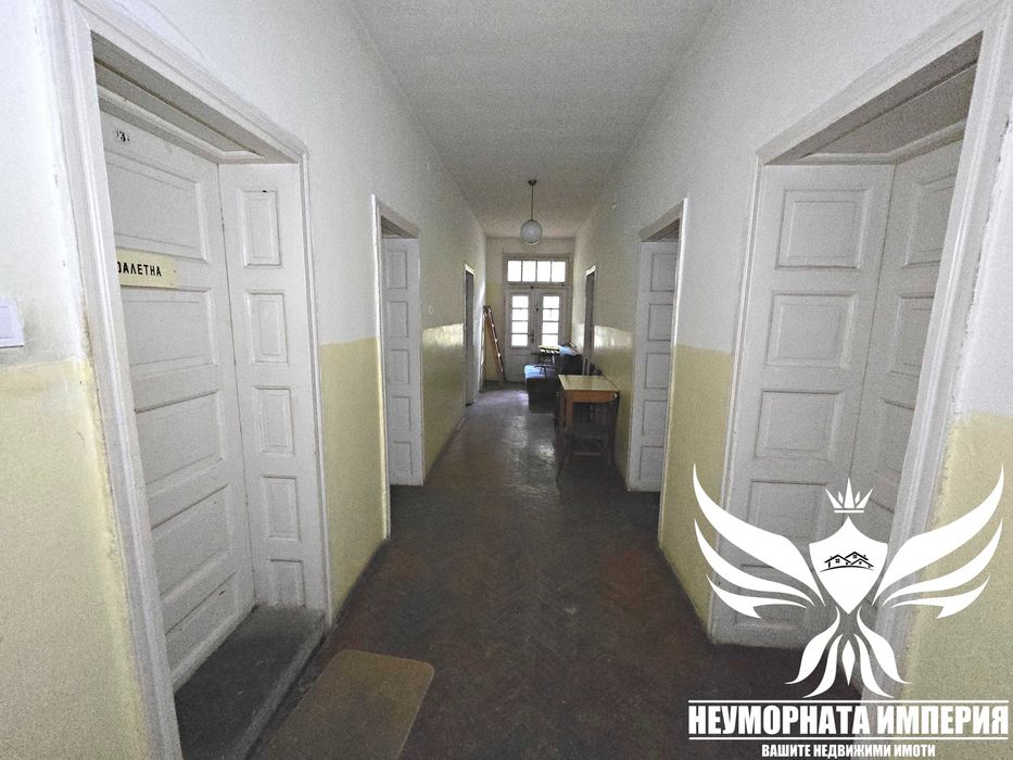 Продавам триетажен хотел с РЗП 870кв и парцел 830кв. в Нареченски Бани