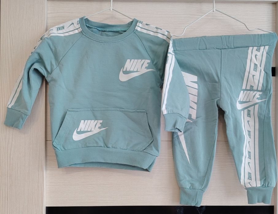 Продам костюм спортивный