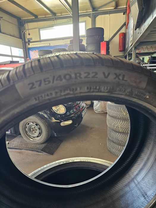 275/40R22 Continental