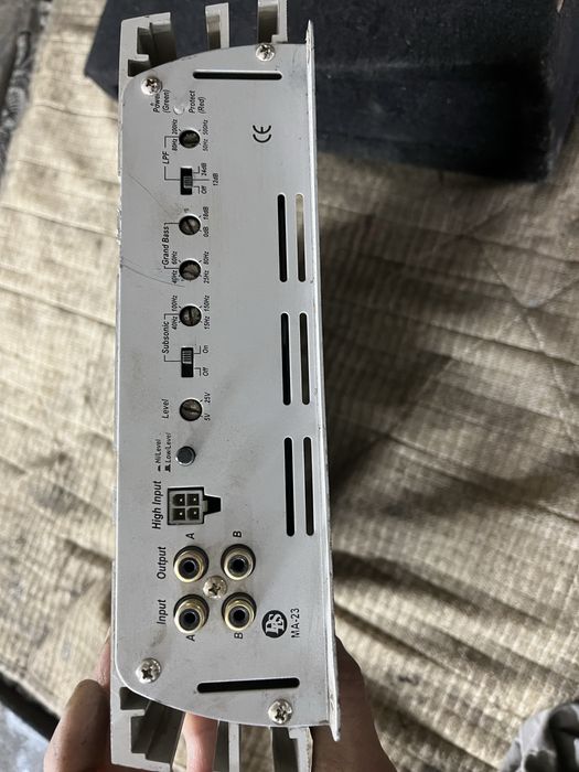 Продам сабвуфер с усилителем