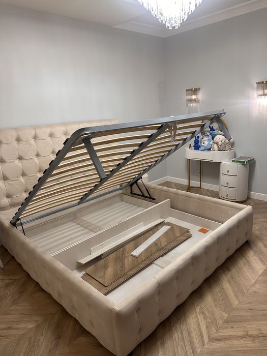 Продаю кровать двуспальнюю 180*200