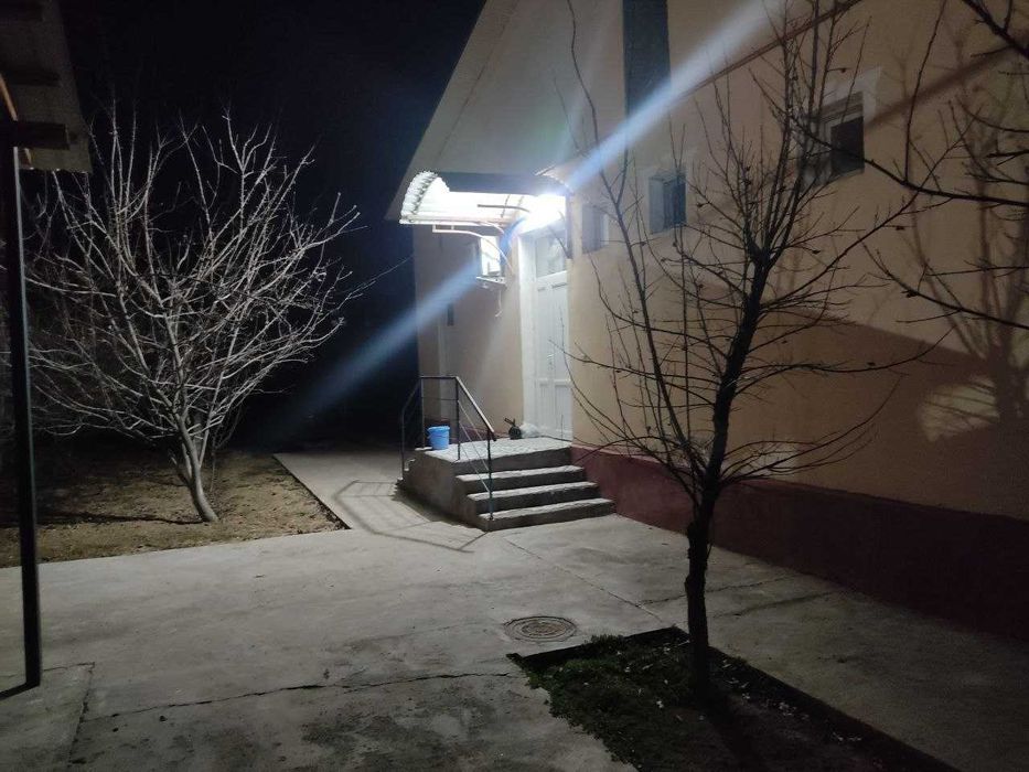 Ховли катедж сотилади 6 соток 5хонали