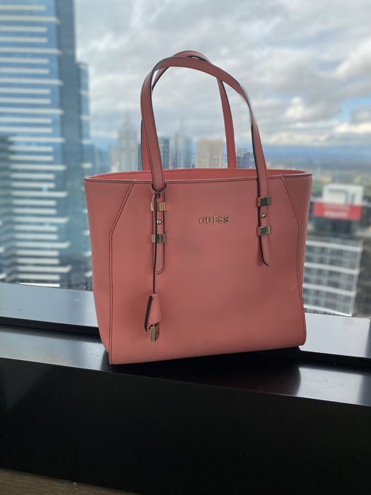 Срочно ! Продам Сумку , бренда Guess, Италия