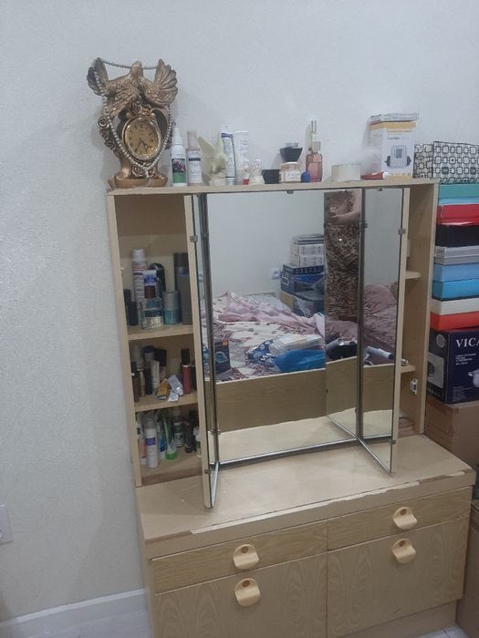 Продаю тумба с зеркалом