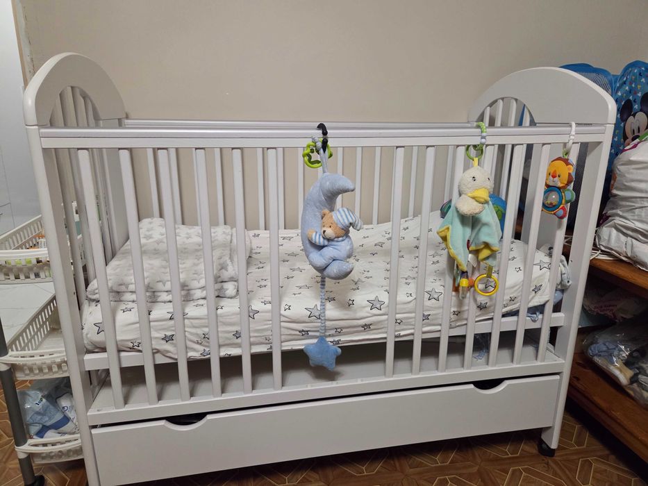 Бебешко креватче на колелца