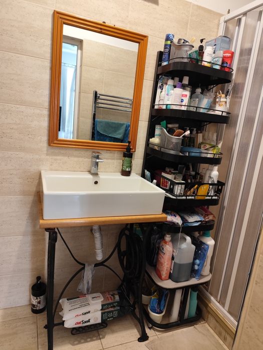 Vând apartament 2 camere,parter, centru