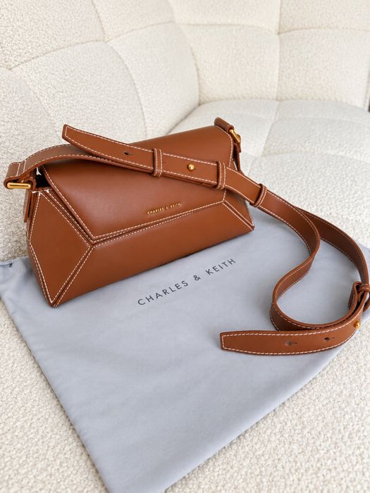 Сумка Charles & Keith Nasrin Geometric Shoulder Bag, оригинал, пыльник