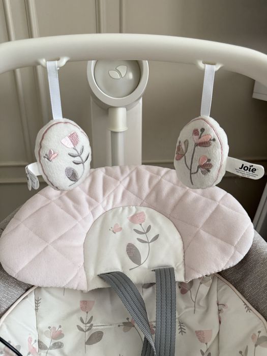 Продам шезлонг Joie