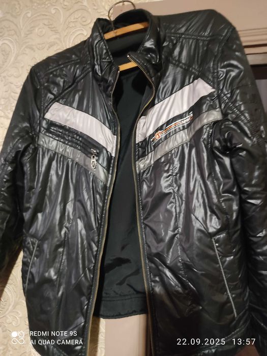 Продажа мужских курток.